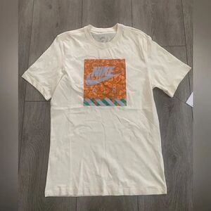 Nike men’s Size S graphic t shirt